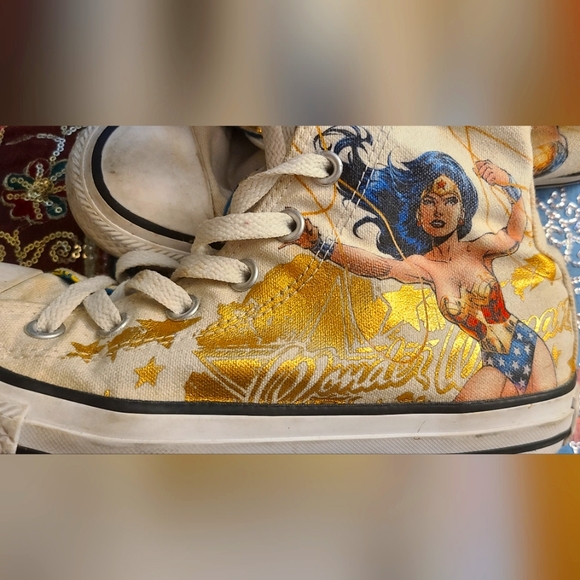 Limited Edition RARE Wonder Woman Converse high-tops - Picture 3 of 11